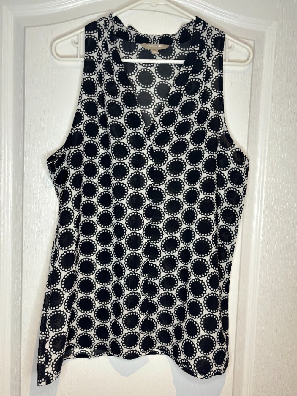 Banana Republic Sleeveless V-Neck Paisley Black White Blouse Large
